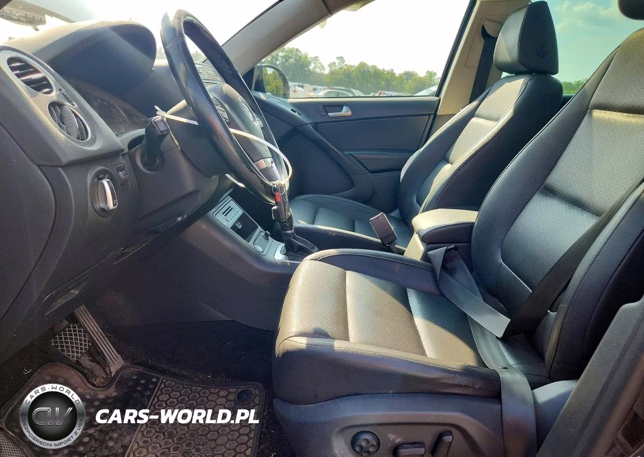 2017 Volkswagen Tiguan Wolfsburg VIN:WVGSV7AXXHK008939 - 7