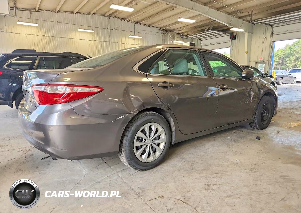 2016 Toyota Camry Le VIN:4T1BF1FK3GU160944 - 3