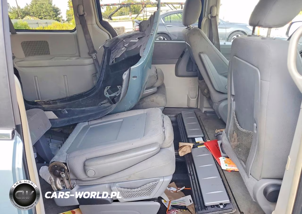 2009 Chrysler Town & Country Lx VIN:2A8HR44E29R529824 - 11