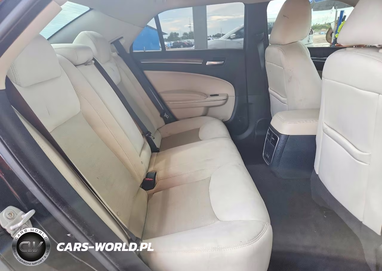 2020 Chrysler 300 Touring VIN:2C3CCAAGXLH209322 - 10