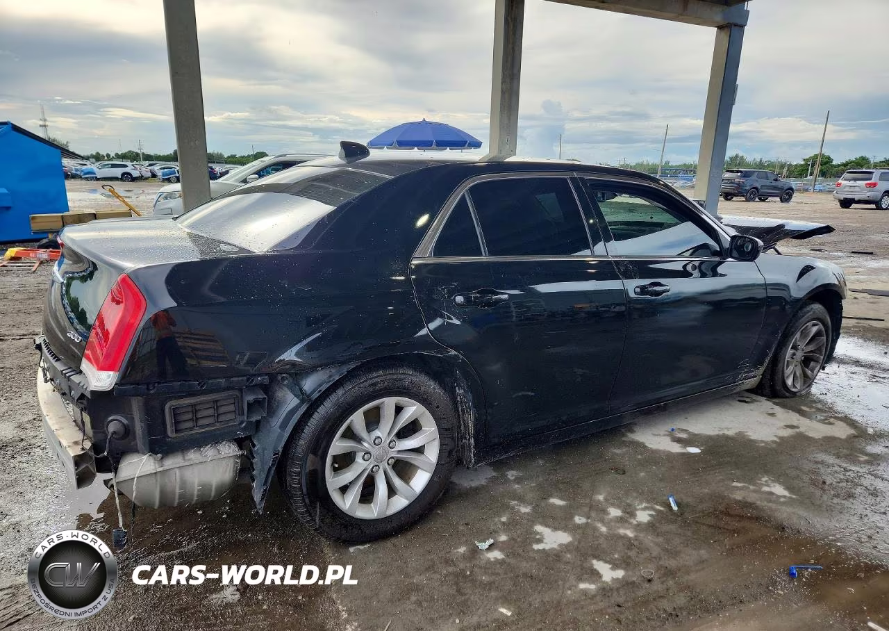 2020 Chrysler 300 Touring VIN:2C3CCAAGXLH209322 - 3