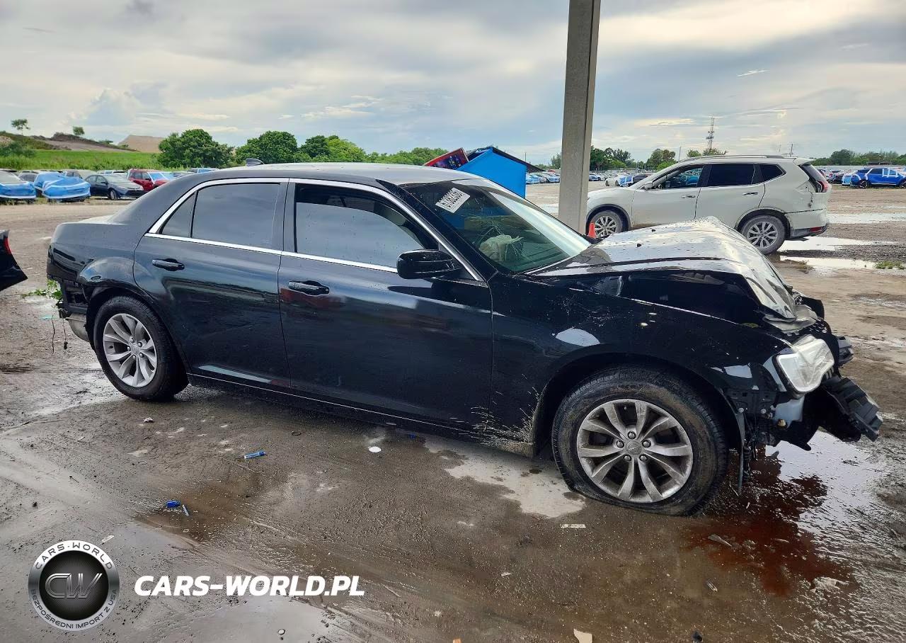 2020 Chrysler 300 Touring VIN:2C3CCAAGXLH209322 - 4