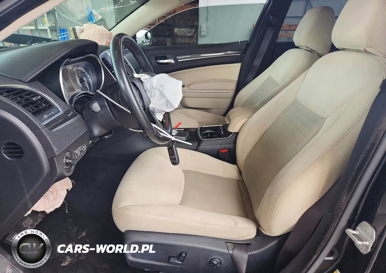 2020 Chrysler 300 Touring VIN:2C3CCAAGXLH209322 - 7