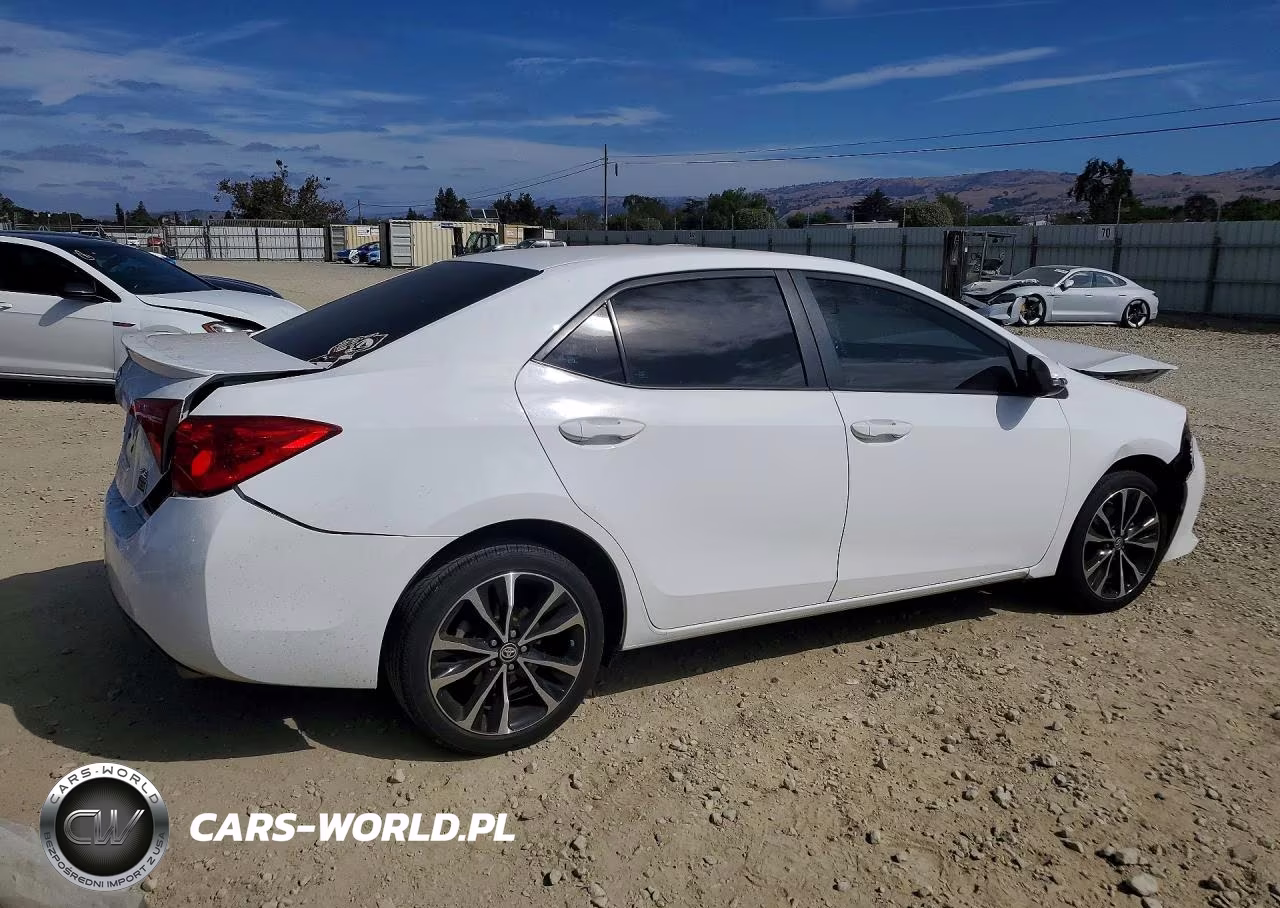 2018 Toyota Corolla Se VIN:2T1BURHE7JC091227 - 3