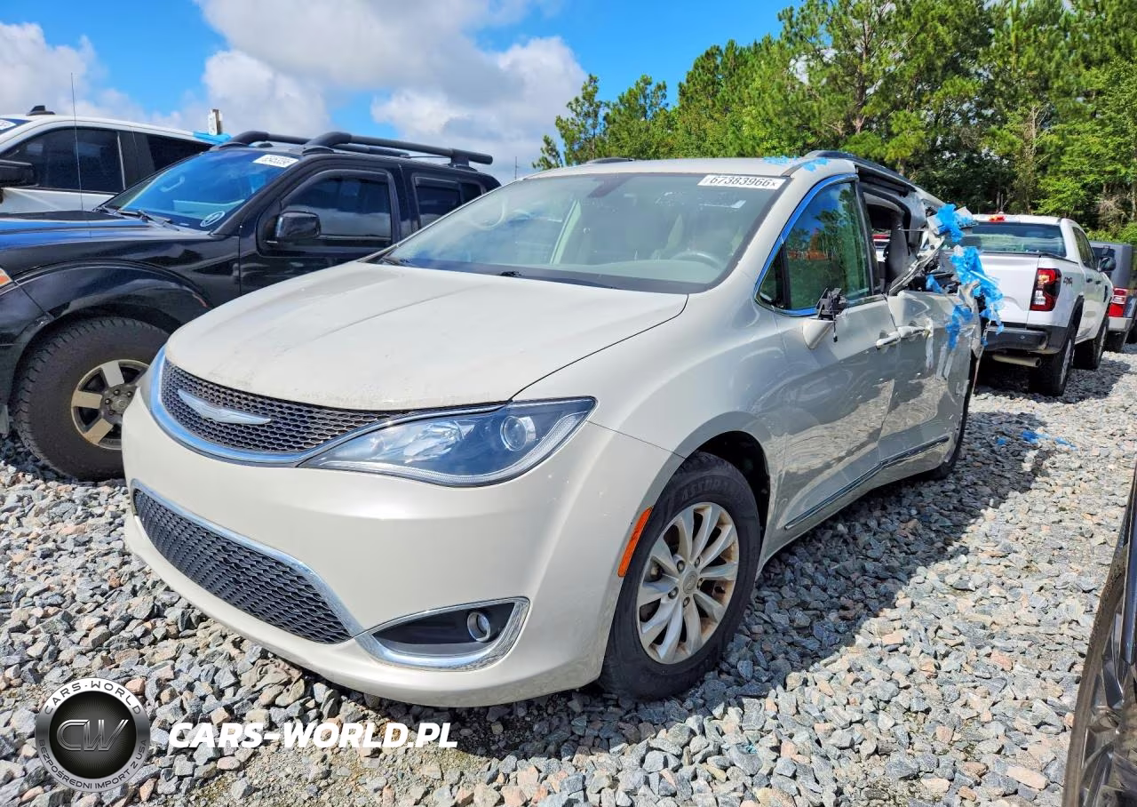 2017 Chrysler Pacifica Touring L VIN:2C4RC1BG2HR553703 - 1