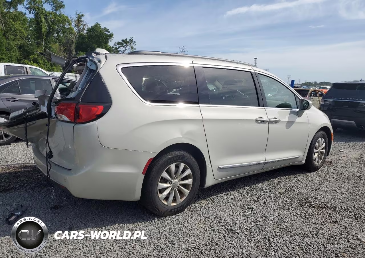 2017 Chrysler Pacifica Touring L VIN:2C4RC1BG2HR553703 - 3