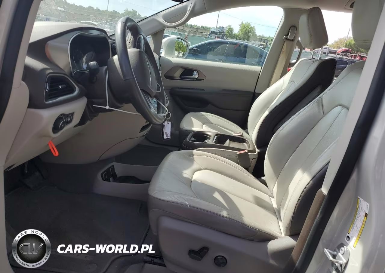 2017 Chrysler Pacifica Touring L VIN:2C4RC1BG2HR553703 - 7
