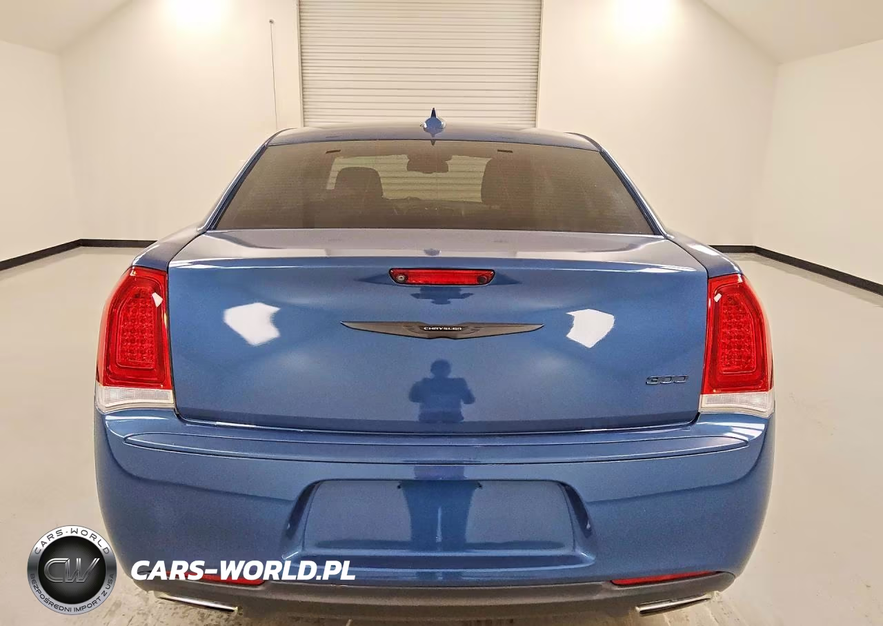2020 Chrysler 300 Touring VIN:2C3CCAAGXLH164379 - 6