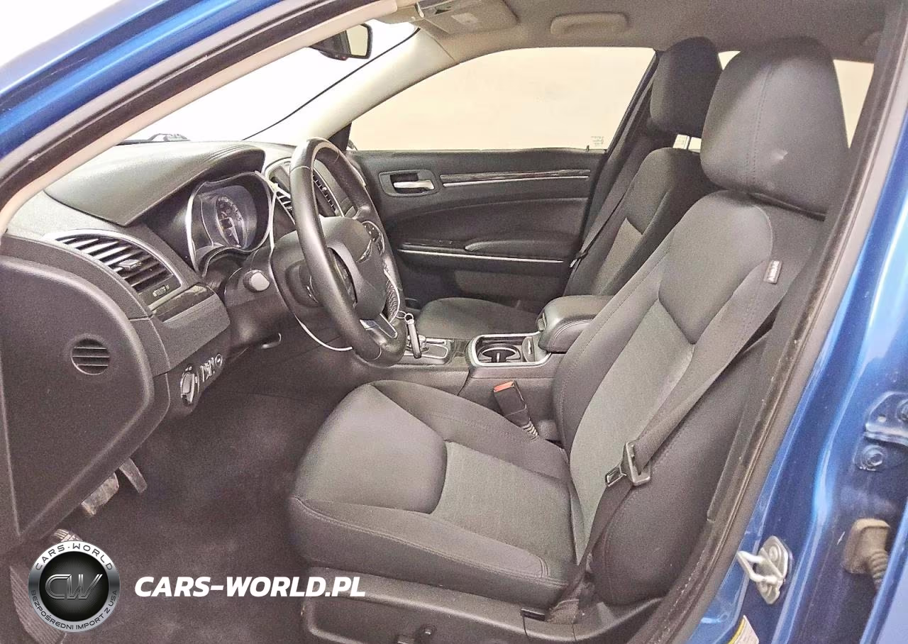 2020 Chrysler 300 Touring VIN:2C3CCAAGXLH164379 - 7