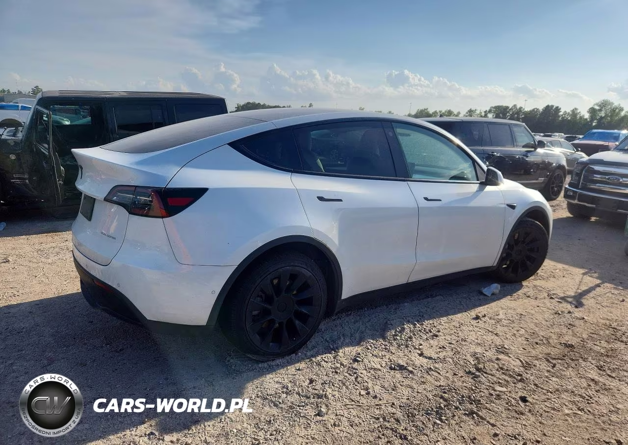2022 Tesla Model Y VIN:7SAYGAEE5NF539072 - 3