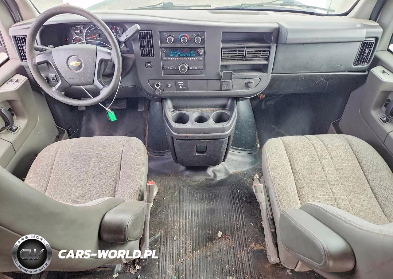 2015 Chevrolet Express G2500 VIN:1GCWGFCF7F1275893 - 8