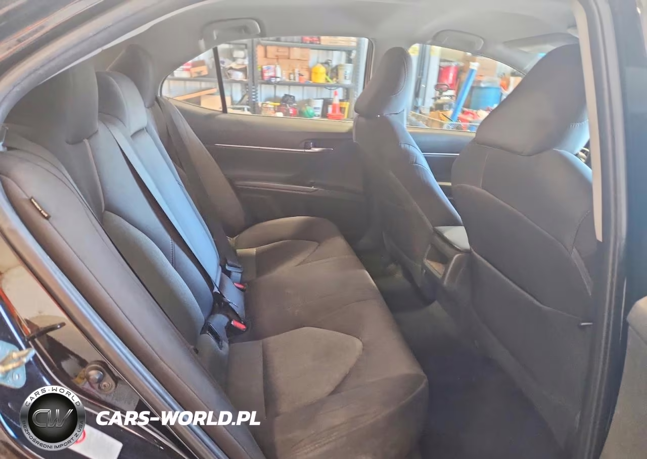 2018 Toyota Camry Le VIN:4T1B11HK7JU588454 - 10