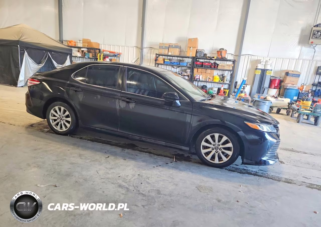 2018 Toyota Camry Le VIN:4T1B11HK7JU588454 - 4