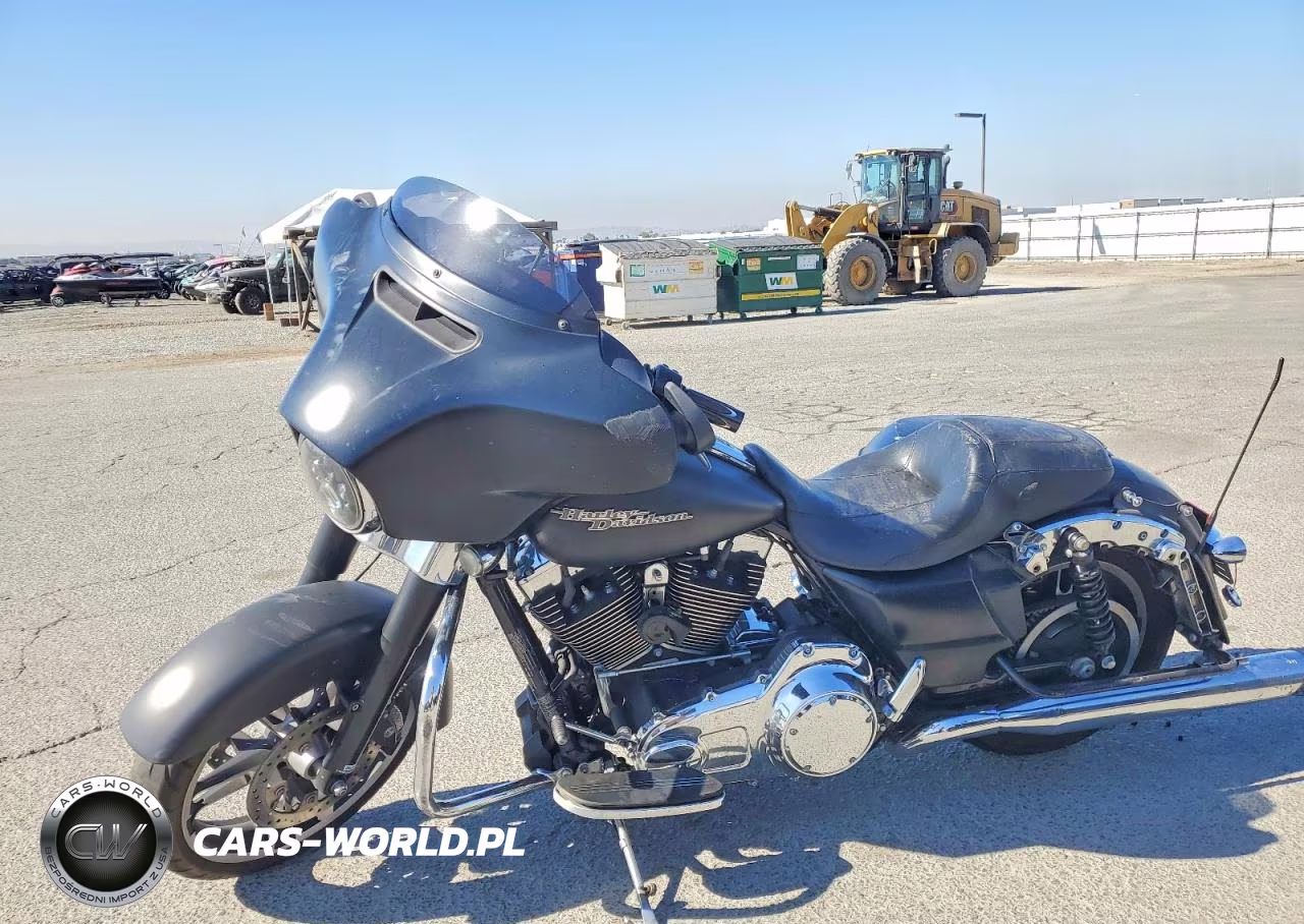 2014 Harley-Davidson Flhx Street Glide VIN:1HD1KBM1XEB671912 - 3