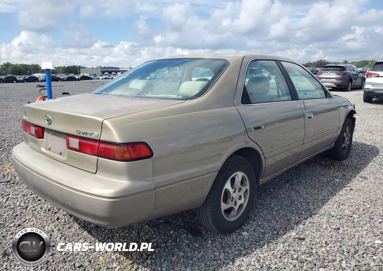 1999 Toyota Camry Le VIN:JT2BG22KXX0298283 - 3