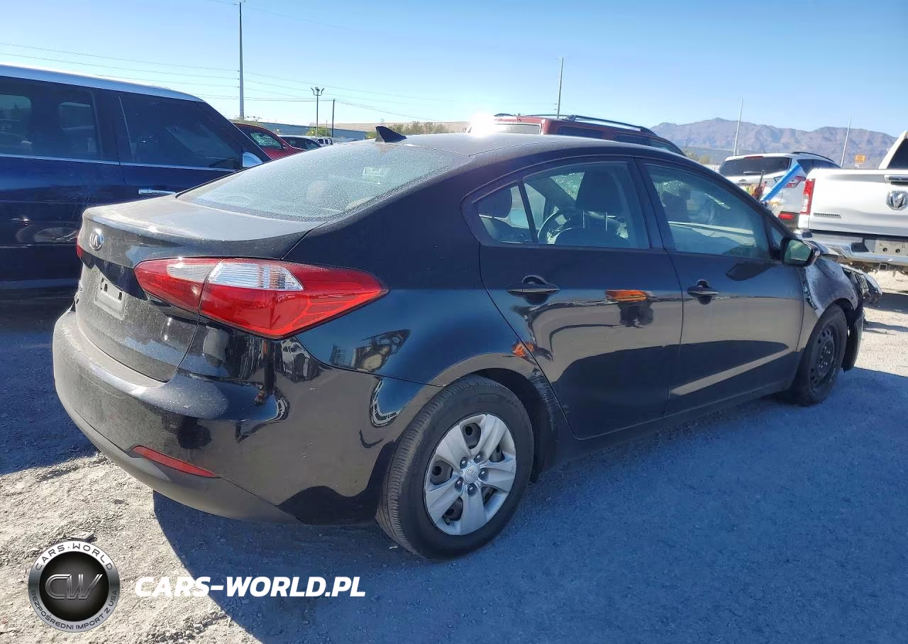 2015 Kia Forte Lx VIN:KNAFX4A6XF5358621 - 3