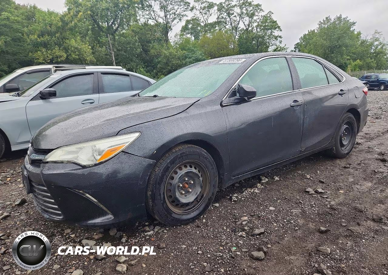 2015 Toyota Camry Hybrid Le – zdjęcie 1 z 12