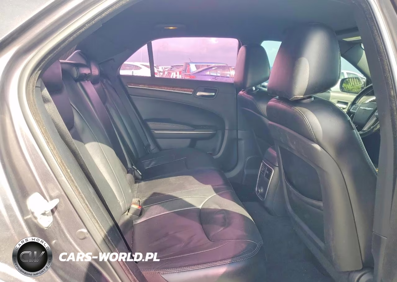 2014 Chrysler 300 VIN:2C3CCAAG3EH354673 - 10