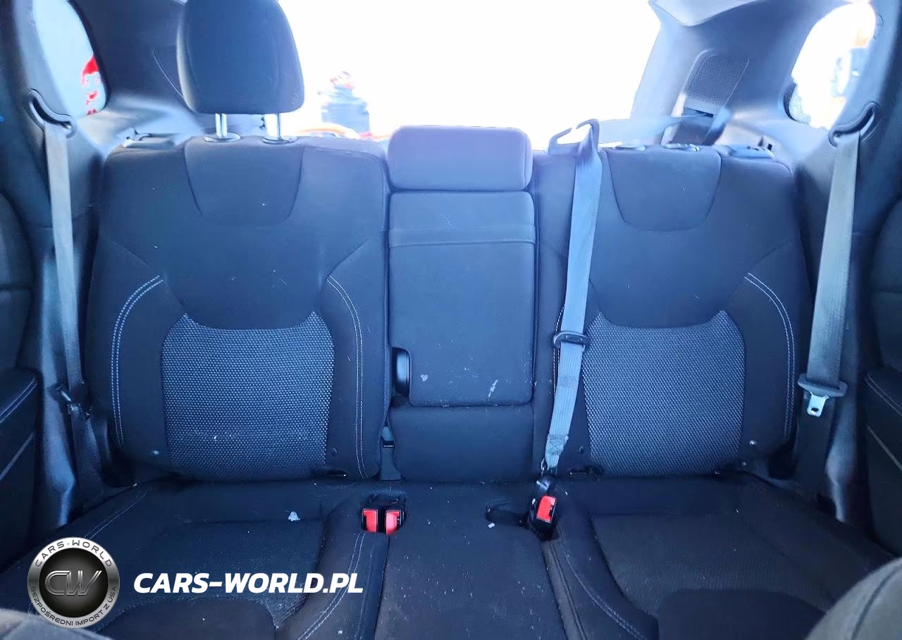 2019 Jeep Cherokee Latitude VIN:1C4PJLCBXKD297171 - 10
