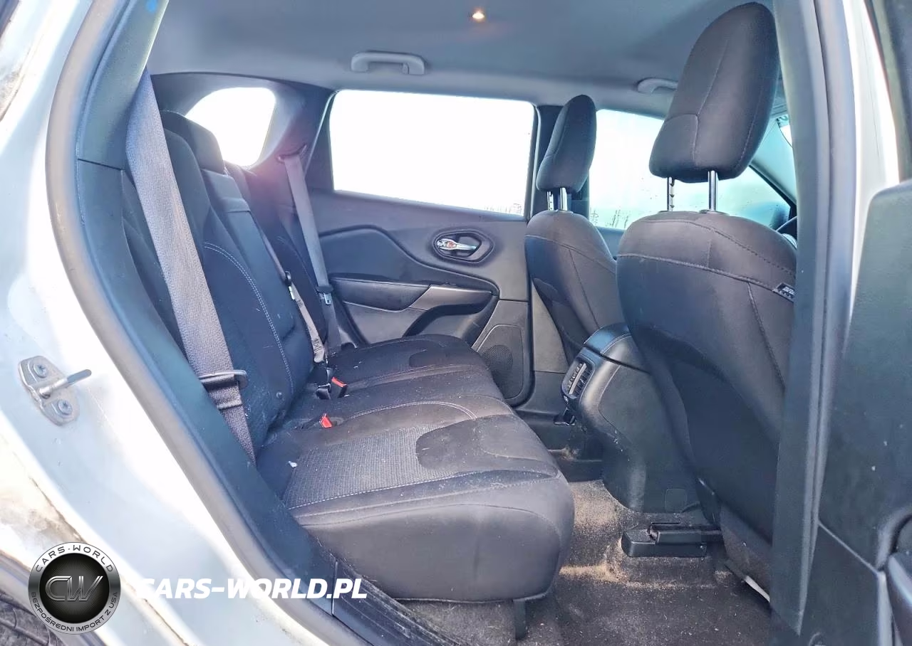 2019 Jeep Cherokee Latitude VIN:1C4PJLCBXKD297171 - 11