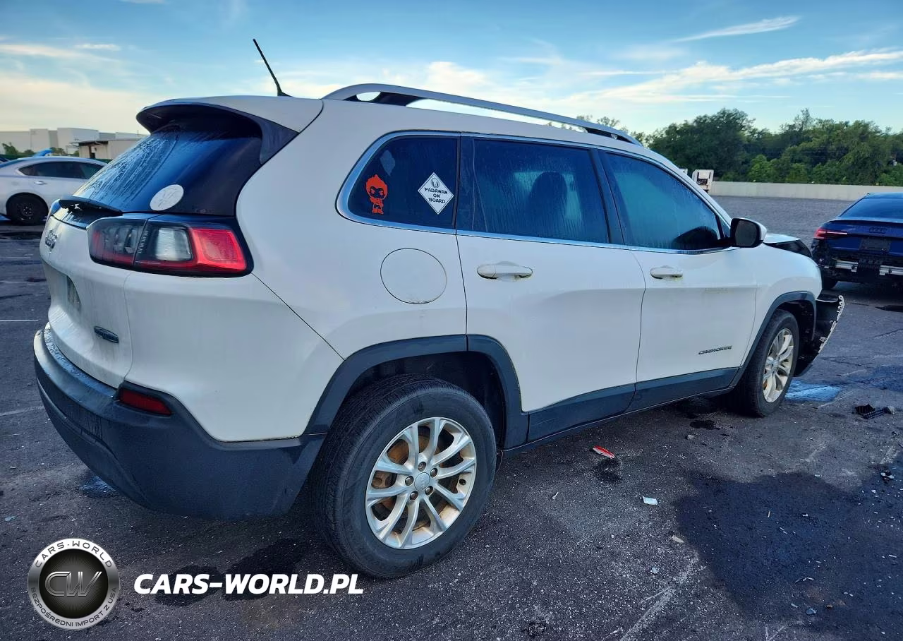 2019 Jeep Cherokee Latitude VIN:1C4PJLCBXKD297171 - 3
