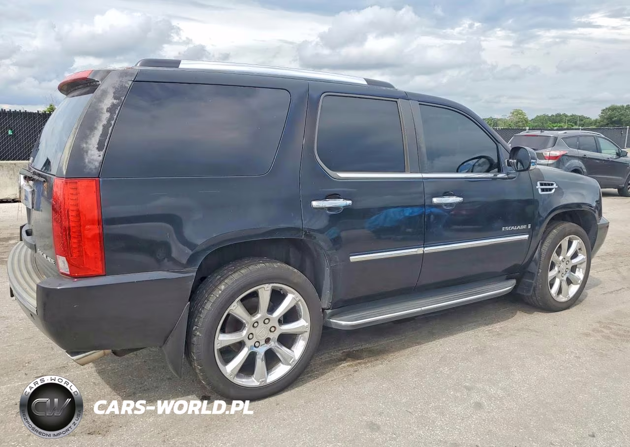 2008 Cadillac Escalade Luxury VIN:1GYEC638X8R215209 - 3