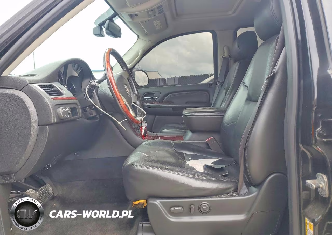 2008 Cadillac Escalade Luxury VIN:1GYEC638X8R215209 - 7