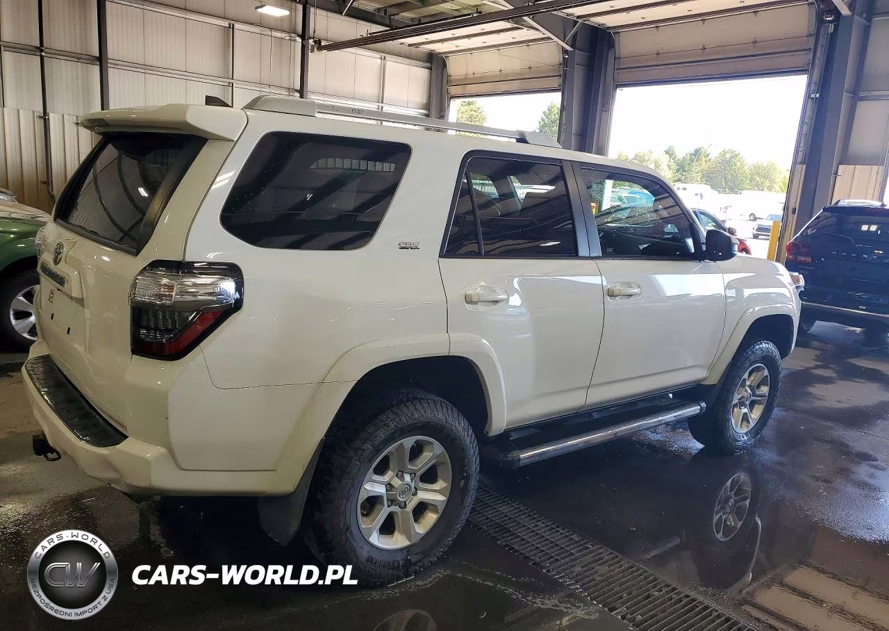 2018 Toyota 4Runner Sr5 VIN:JTEBU5JR6J5497465 - 3