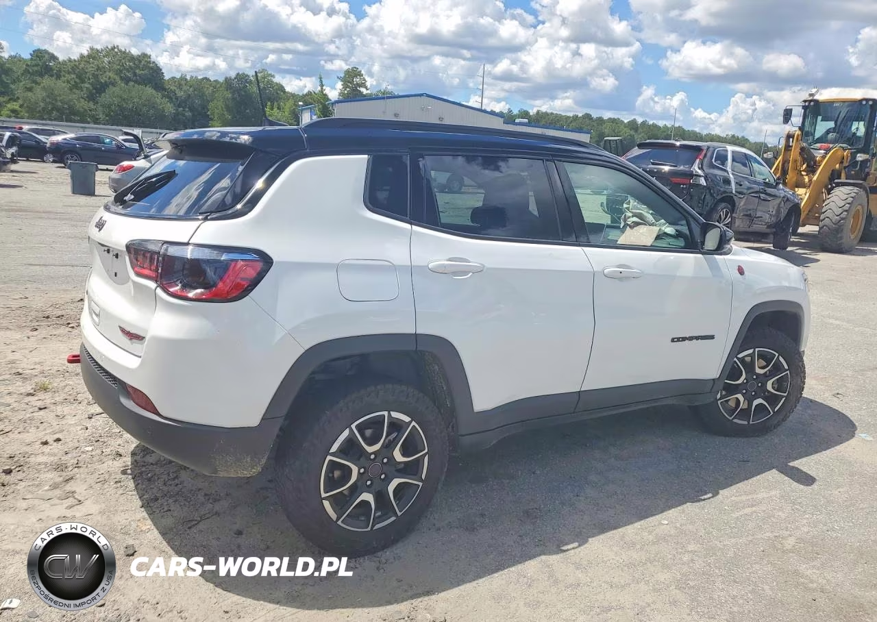 2025 Jeep Compass Trailhawk VIN:3C4NJDDN2ST532467 - 3