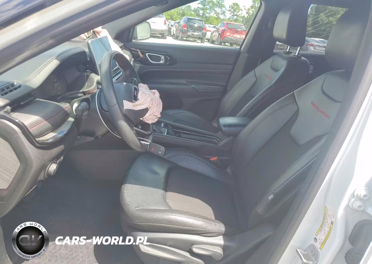 2025 Jeep Compass Trailhawk VIN:3C4NJDDN2ST532467 - 7