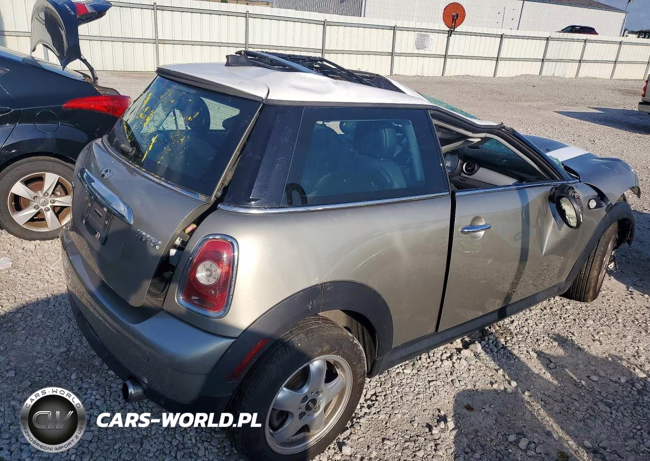 2008 Mini Cooper VIN:WMWMF33548TT67628 - 3