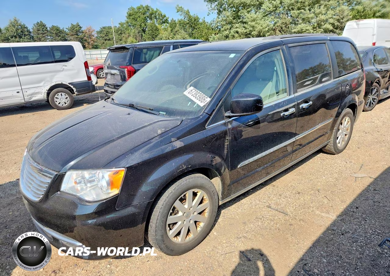 2015 Chrysler Town & Country Touring – zdjęcie 1 z 13
