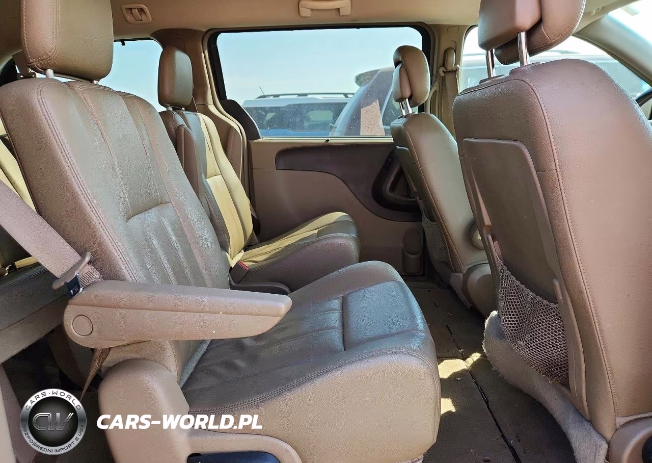 2015 Chrysler Town & Country Touring VIN:2C4RC1BG2FR505602 - 11