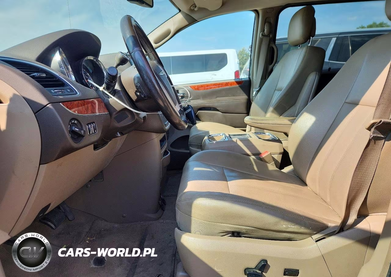 2015 Chrysler Town & Country Touring VIN:2C4RC1BG2FR505602 - 7