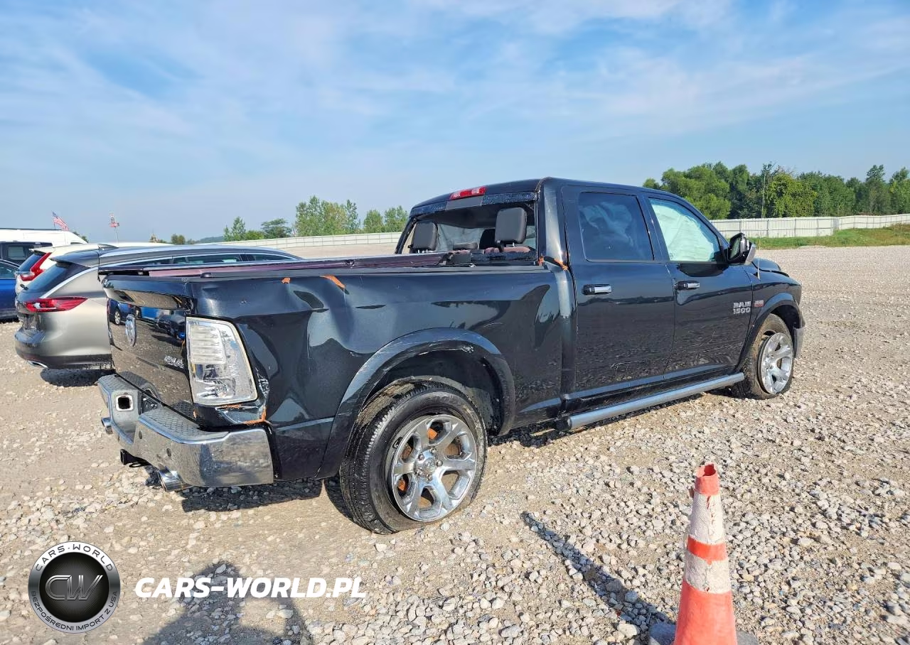 2015 Ram 1500 Laramie VIN:1C6RR7VT1FS707864 - 3