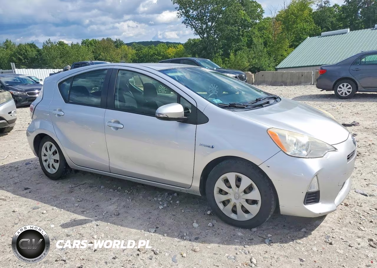 2013 Toyota Prius C Two VIN:JTDKDTB39D1539299 - 4