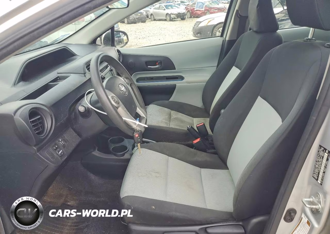 2013 Toyota Prius C Two VIN:JTDKDTB39D1539299 - 7