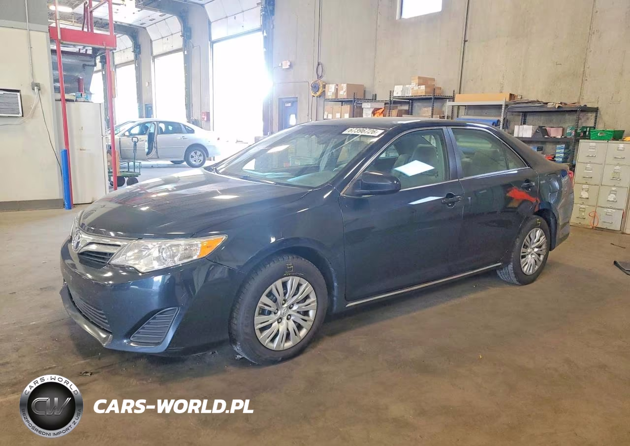 2013 Toyota Camry Le – zdjęcie 1 z 12