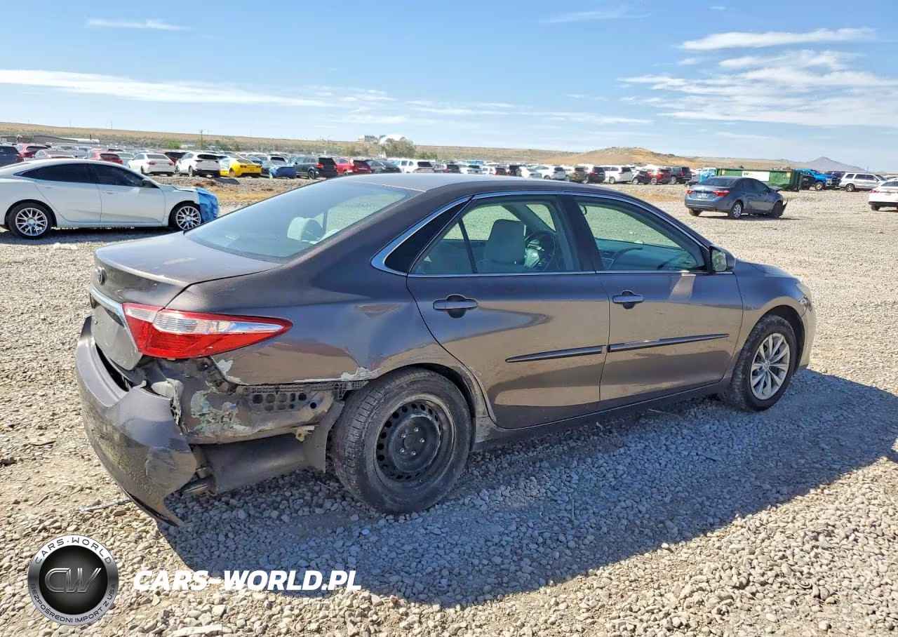 2017 Toyota Camry Le VIN:4T1BF1FKXHU318875 - 3