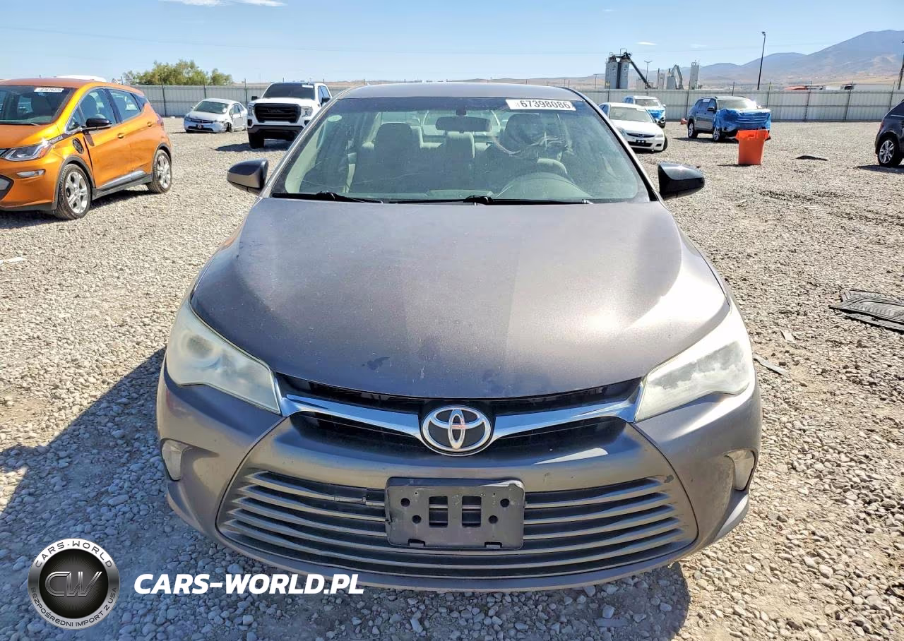 2017 Toyota Camry Le VIN:4T1BF1FKXHU318875 - 5