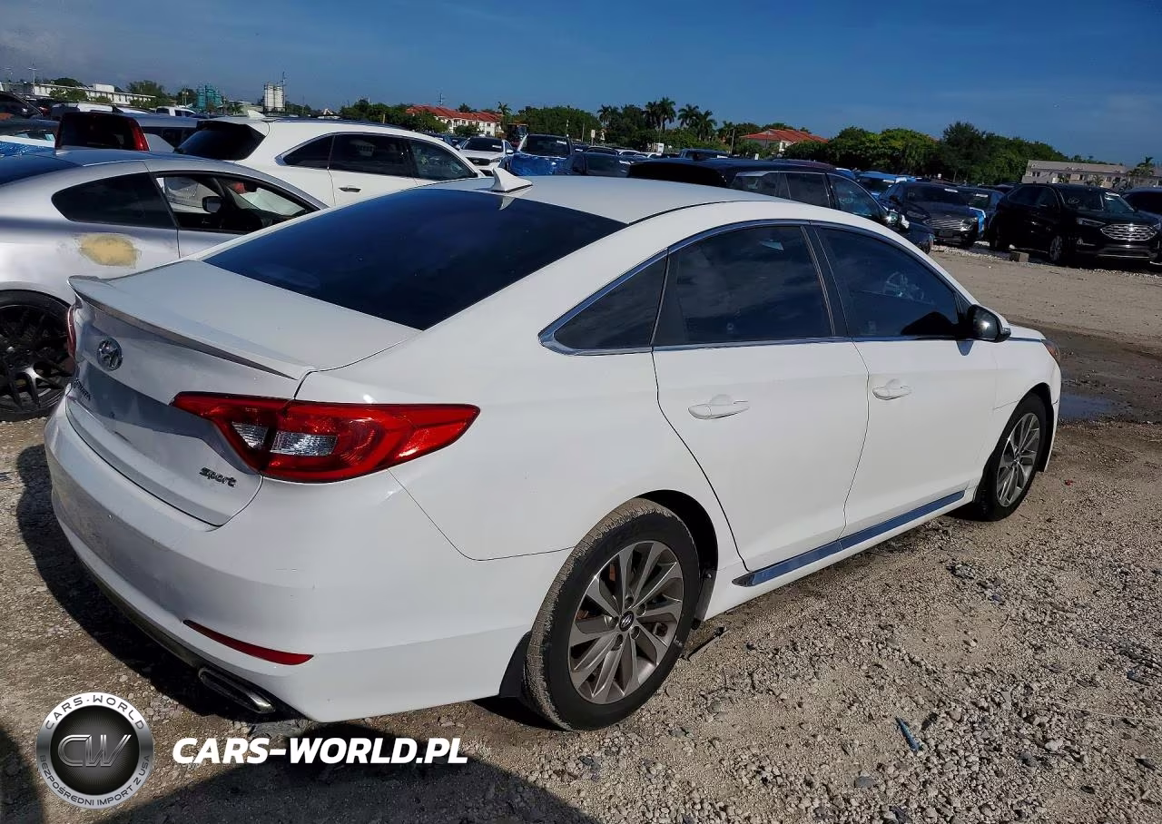 2015 Hyundai Sonata Sport VIN:5NPE34AFXFH162317 - 3