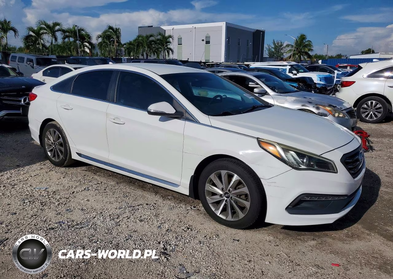 2015 Hyundai Sonata Sport VIN:5NPE34AFXFH162317 - 4