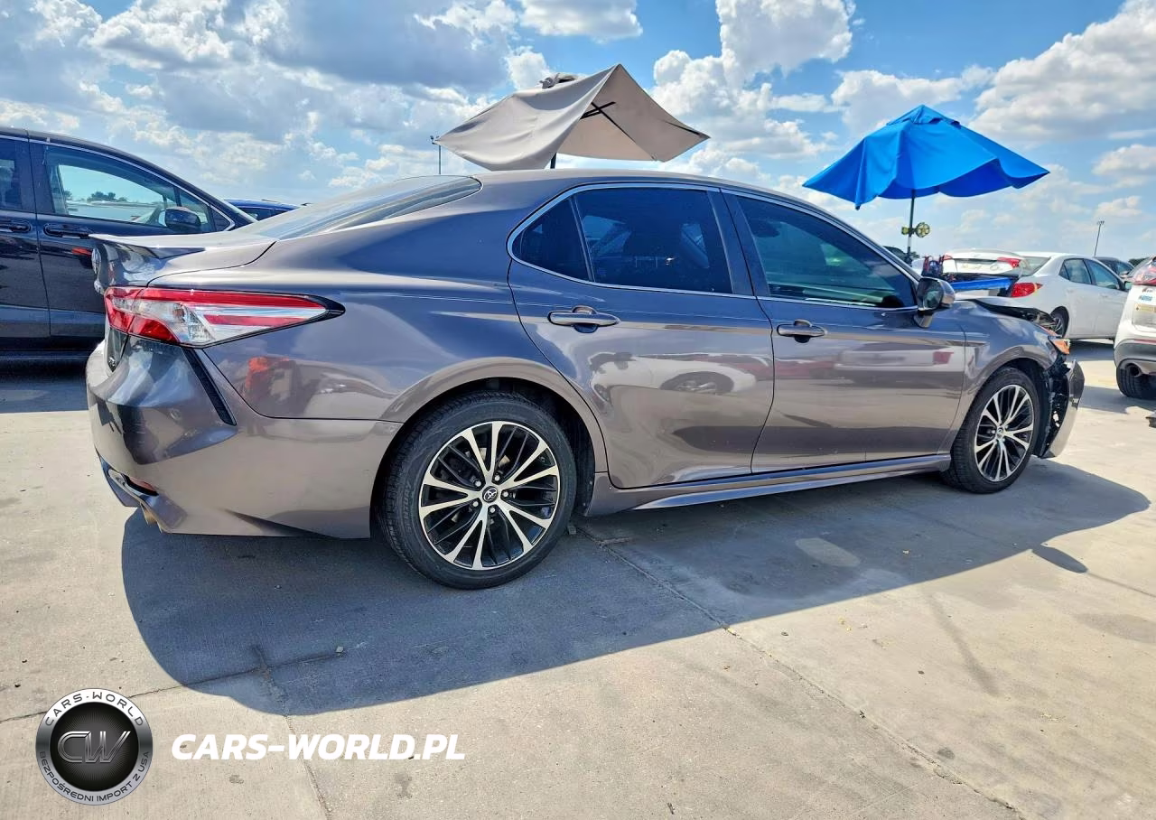 2018 Toyota Camry Se VIN:4T1B11HK1JU661155 - 3