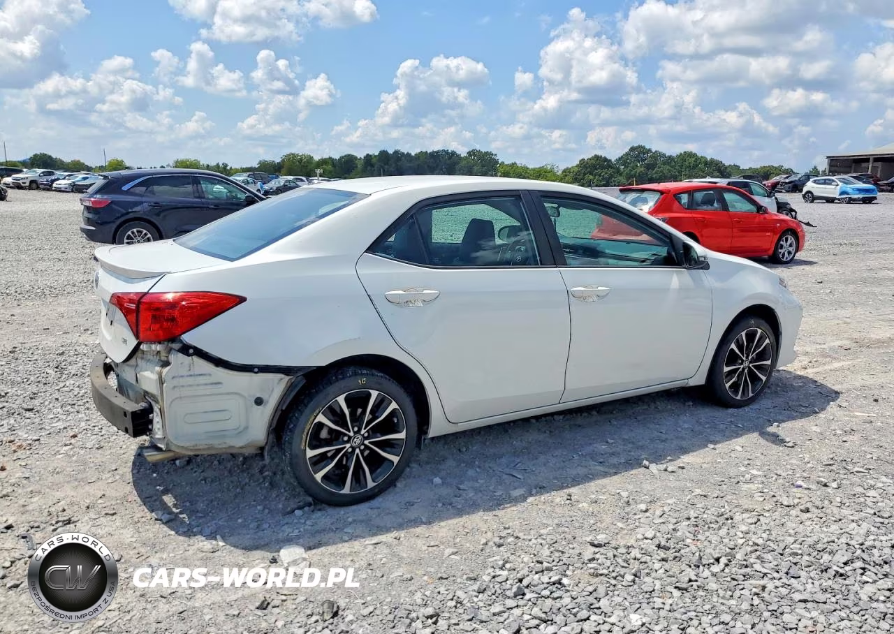 2018 Toyota Corolla Se VIN:5YFBURHE1JP845738 - 3
