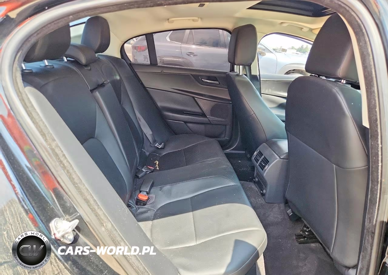 2017 Jaguar Xe Premium VIN:SAJAD4BVXHA971913 - 10