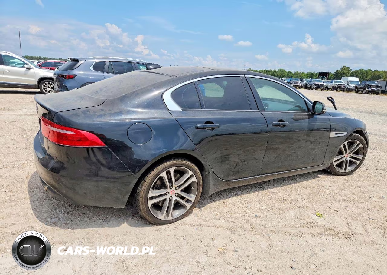 2017 Jaguar Xe Premium VIN:SAJAD4BVXHA971913 - 3