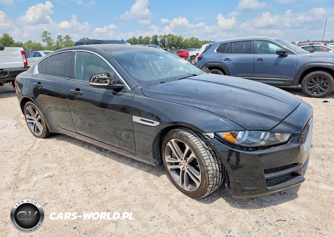 2017 Jaguar Xe Premium VIN:SAJAD4BVXHA971913 - 4