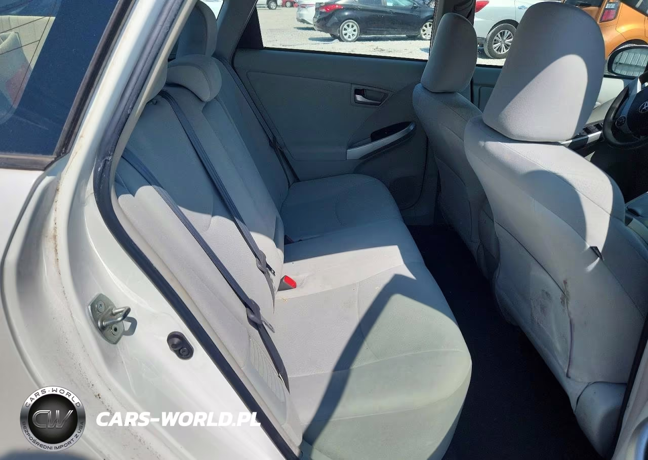 2013 Toyota Prius Two VIN:JTDKN3DU2D1729514 - 10
