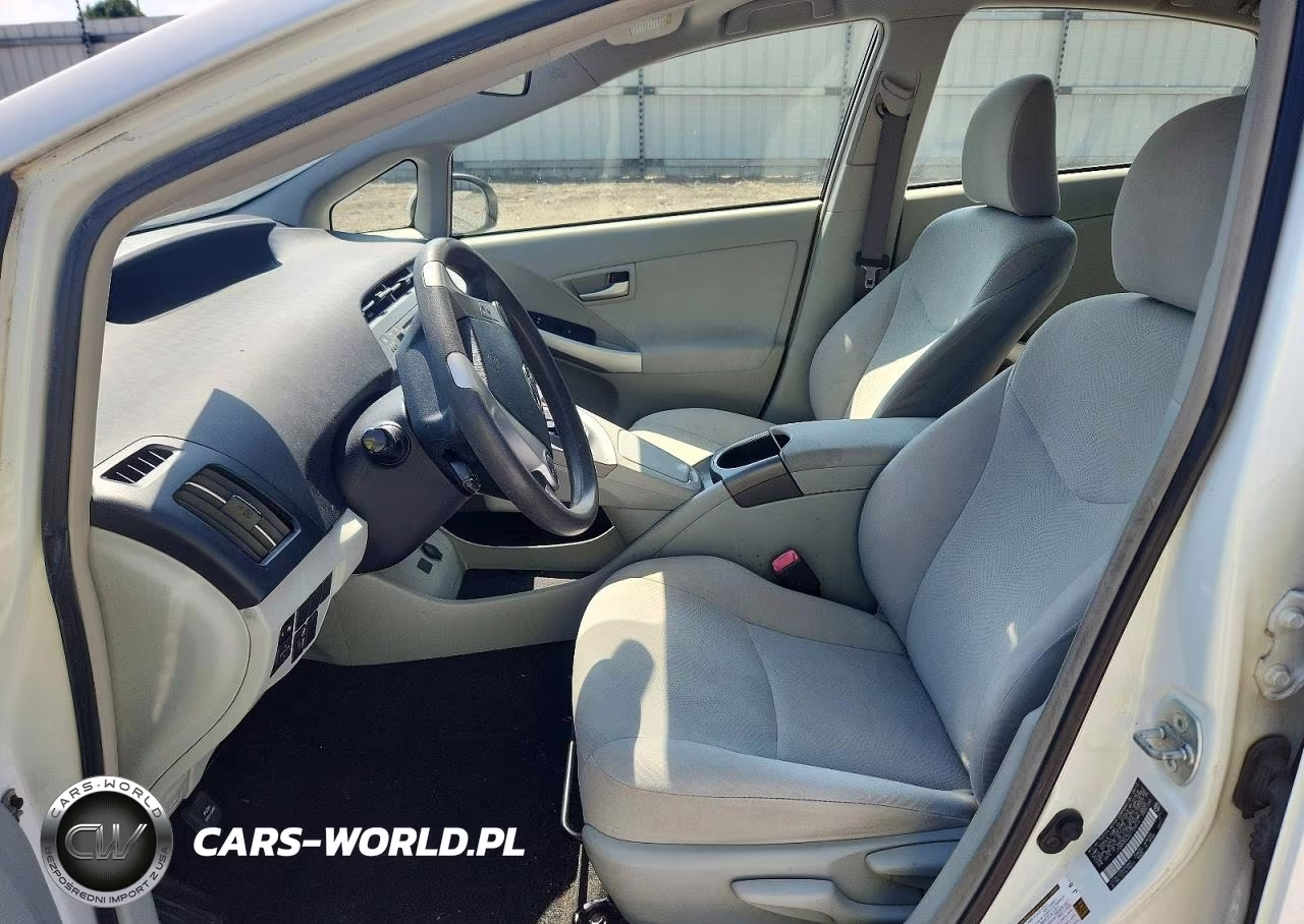 2013 Toyota Prius Two VIN:JTDKN3DU2D1729514 - 7