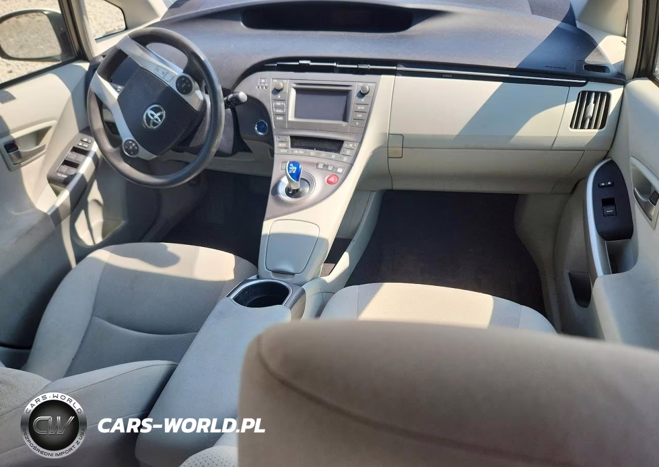 2013 Toyota Prius Two VIN:JTDKN3DU2D1729514 - 8